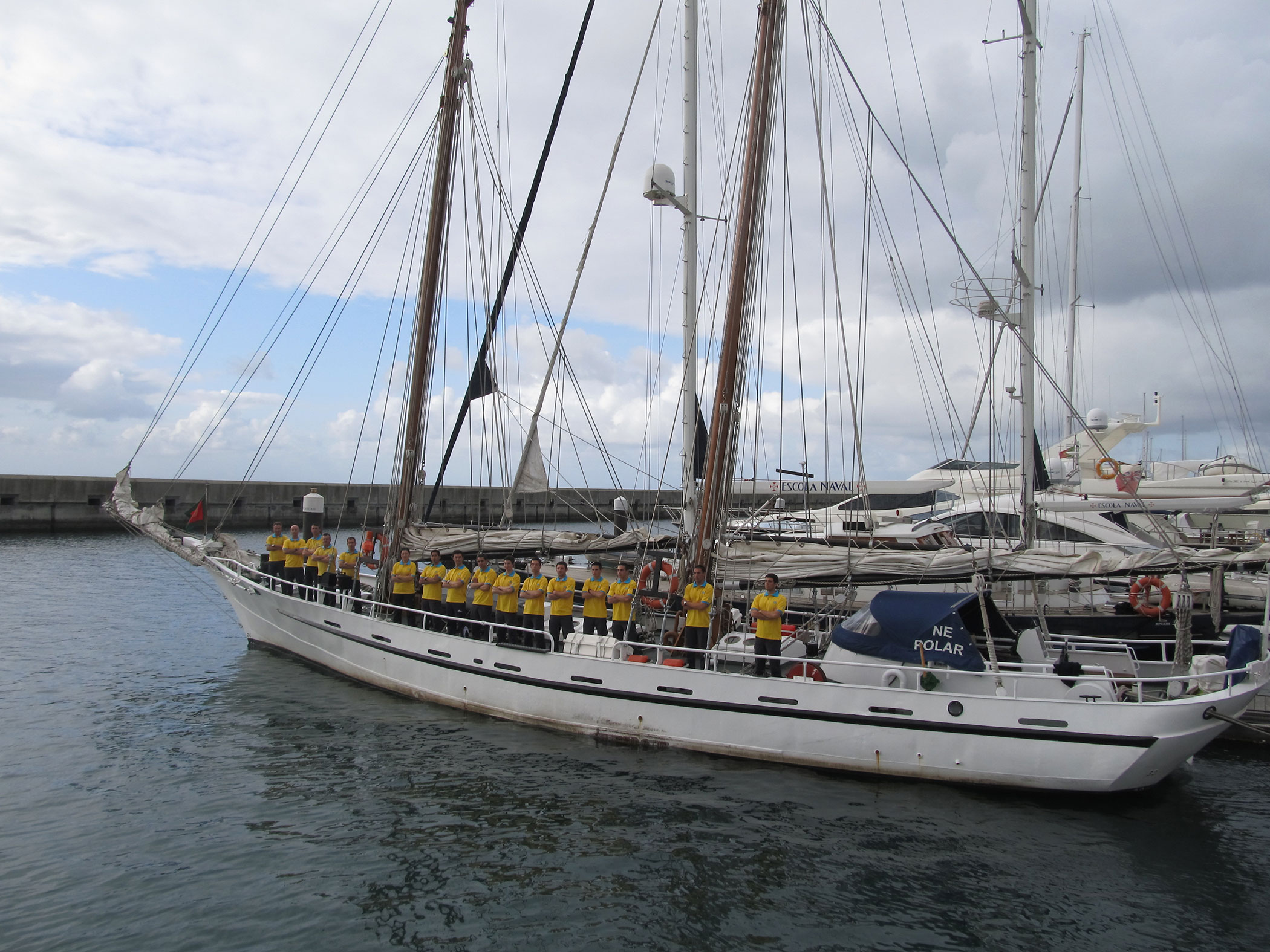 NRP Polar, nave scuola a vela della Marina portoghese, affonda al molo